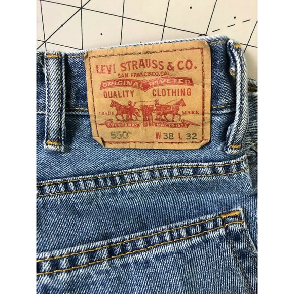 Levi’s 550 Relaxed Fit 38 x 32 Denim Jeans Zipper Fly Vintage **Naturally Worn** - Picture 2 of 7